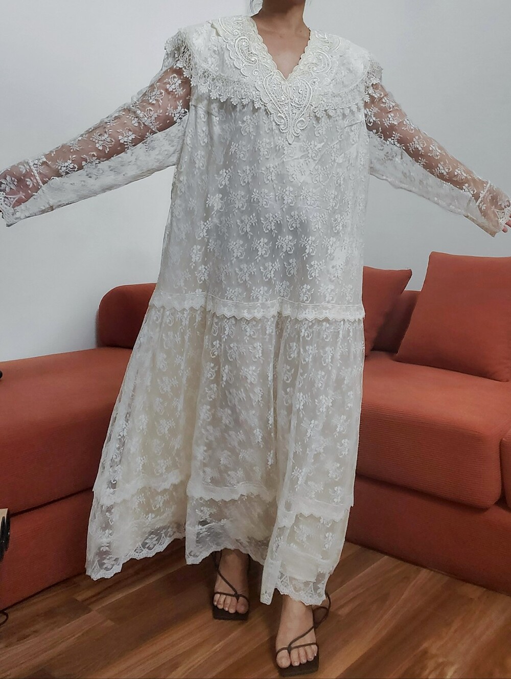 VINTAGE LACE DRESZ - Picture 6 of 10